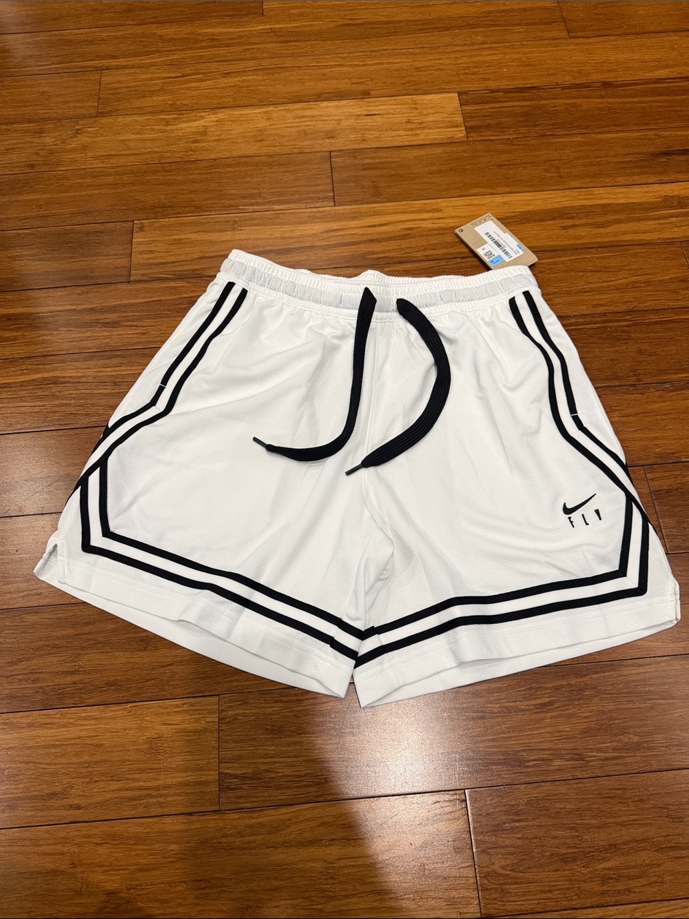 NWT Nike Women’s Basketball Hybrid white Athletic Shorts Dri-FIT M